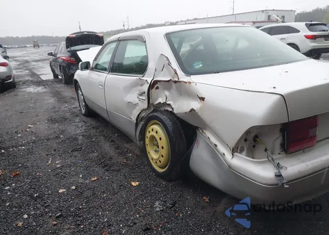 1997 Toyota Celsior z USA, uszkodzony, nr VIN UCF200083940